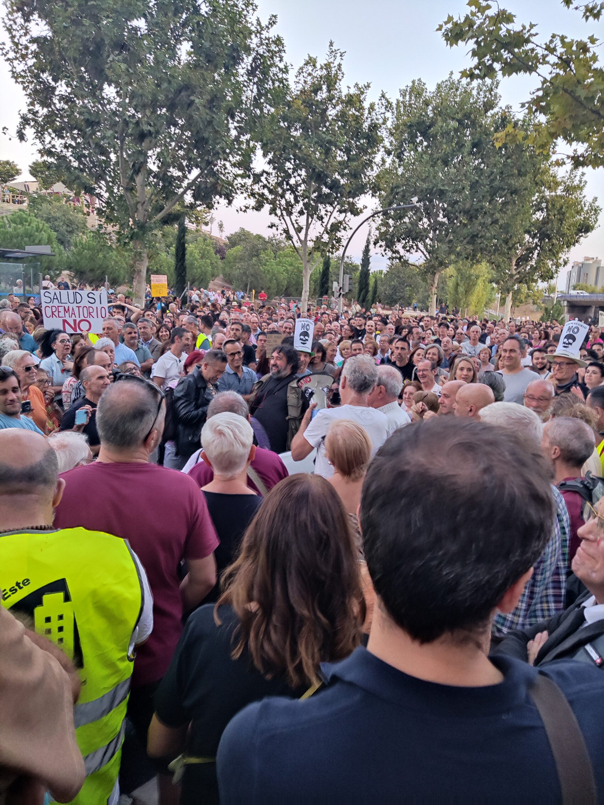 En este momento estás viendo MANIFIESTO CONTRA LA CONSTRUCCIÓN DEL CREMATORIO JUNTO EN EL TANATORIO DE LA M-40.